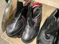 Partij werkschoenen en kleding - afbeelding 5 van  11