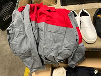 Partij werkschoenen en kleding - afbeelding 6 van  11