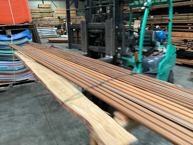 Partij western cedar triple rhombusprofielplanken - afbeelding 2 van  7