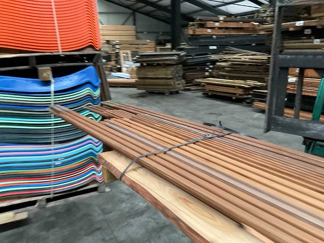 Partij western cedar triple rhombusprofielplanken - afbeelding 3 van  7