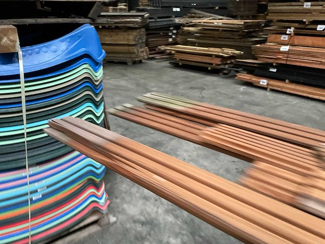 Partij western cedar triple rhombusprofielplanken - afbeelding 4 van  7