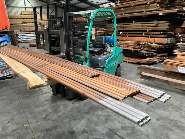 Partij western cedar triple rhombusprofielplanken - afbeelding 1 van  7