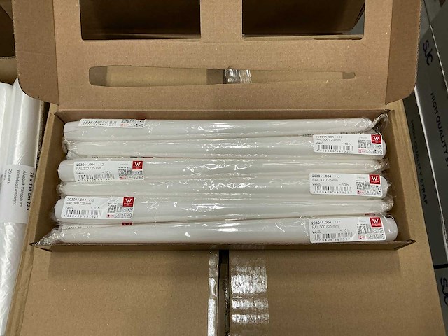 Partij wiedemann conische kaarsen 10h wit ral 300/25mm set/12 (48x) - afbeelding 1 van  5