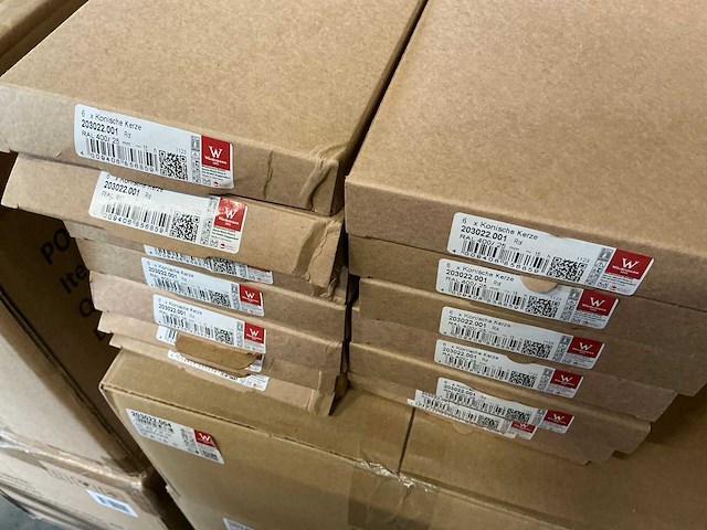 Partij wiedemann conische kaarsen 15h rood&wit (672x) - afbeelding 1 van  3