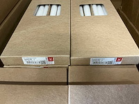 Partij wiedemann conische kaarsen 15h rood&wit (672x) - afbeelding 2 van  3