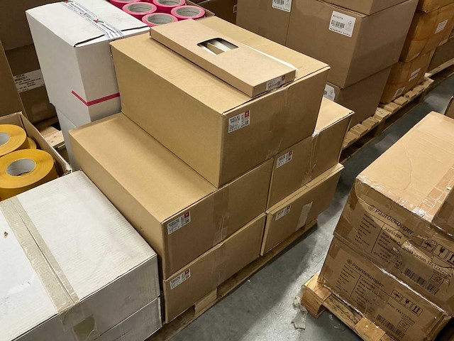 Partij wiedemann conische kaarsen set/6 ral 400/25mm ivoor 15h (70x) - afbeelding 3 van  4