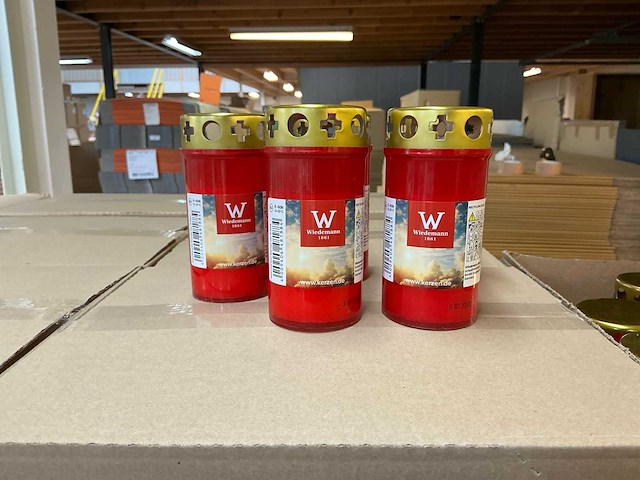 Partij wiedemann grafkaarsen rood met deksels brand 50uur (2300x) - afbeelding 5 van  5