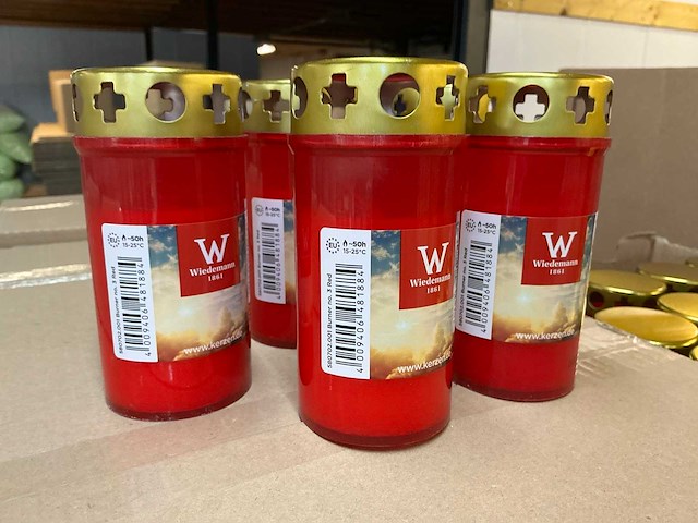 Partij wiedemann grafkaarsen rood met deksels brand 50uur (2300x) - afbeelding 3 van  5