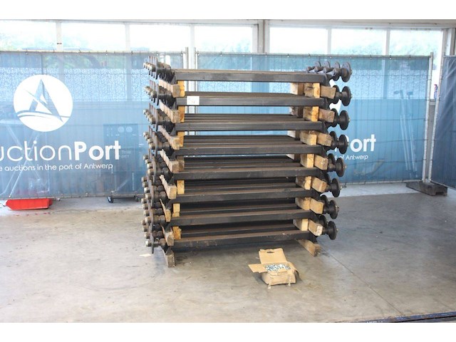 Partij wielassen knott 32x met partij zeskantbouten nieuw - afbeelding 1 van  1