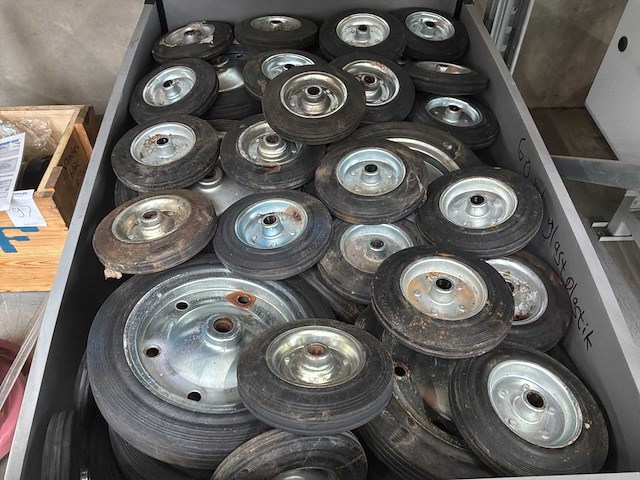 Partij wielen - afbeelding 2 van  2