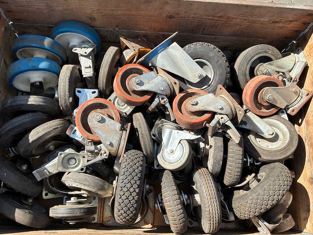 Partij wielen - afbeelding 2 van  2