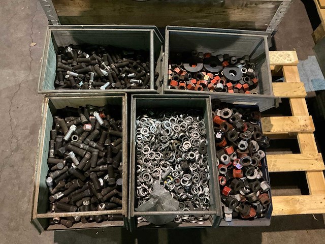 Partij wielmoeren - afbeelding 1 van  6