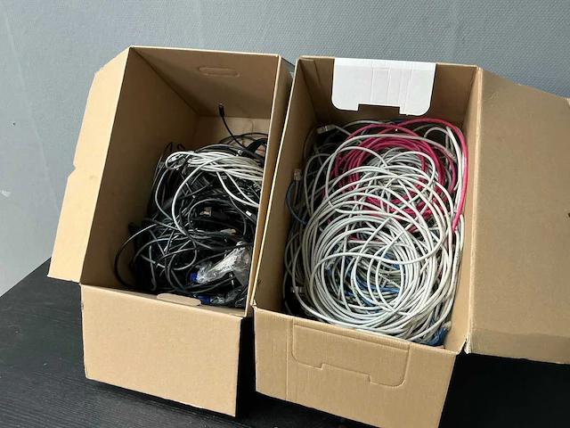 Partij wifi en electronica kabels - afbeelding 1 van  9