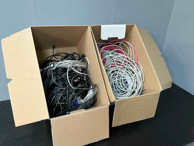 Partij wifi en electronica kabels - afbeelding 3 van  9