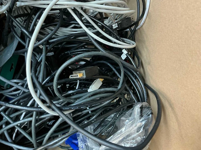 Partij wifi en electronica kabels - afbeelding 7 van  9