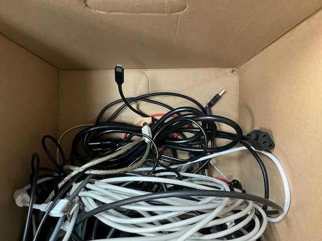 Partij wifi en electronica kabels - afbeelding 8 van  9