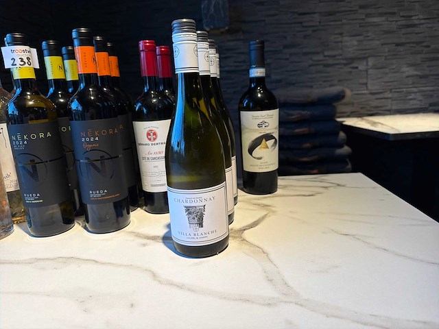 Partij wijn (29 volle flessen) - afbeelding 2 van  2