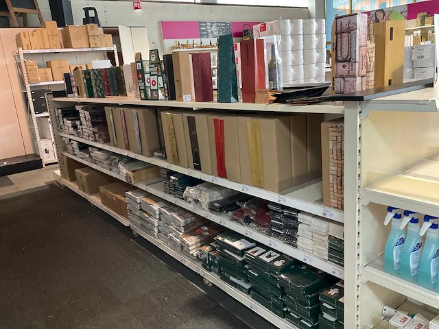 Partij wijn cadeauverpakingen - afbeelding 1 van  48