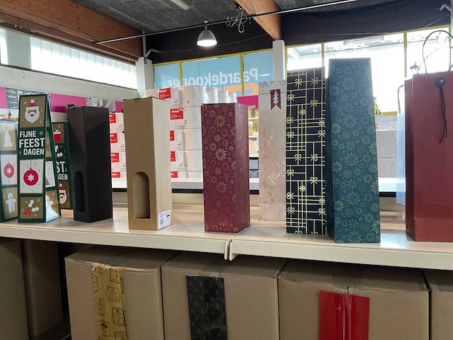 Partij wijn cadeauverpakingen - afbeelding 33 van  48