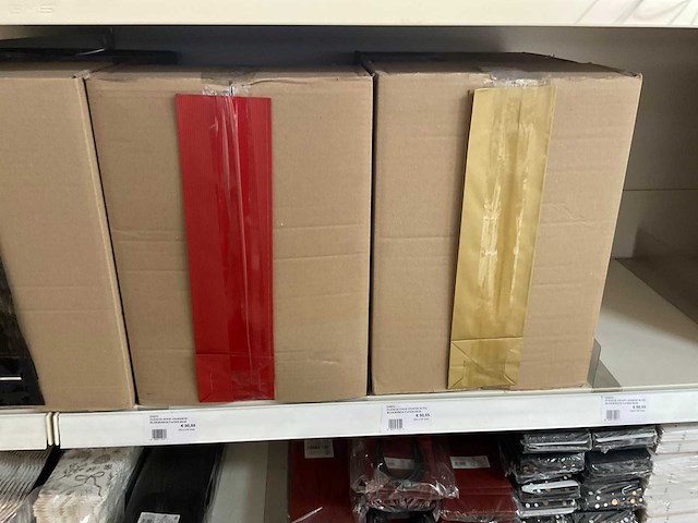 Partij wijn cadeauverpakingen - afbeelding 35 van  48