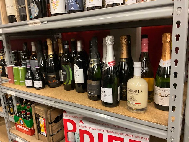 Partij wijn, champagne, prosecco, bier - afbeelding 13 van  21
