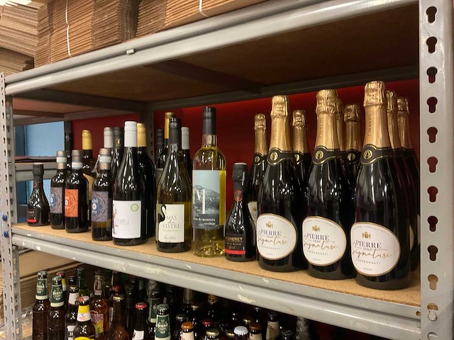 Partij wijn, champagne, prosecco, bier - afbeelding 16 van  21