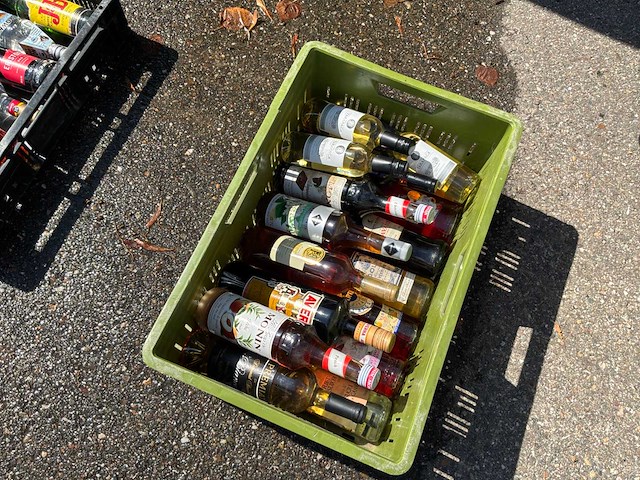 Partij wijn en divers drank - afbeelding 1 van  4