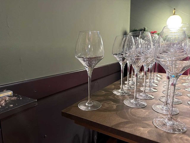 Partij wijnglazen (54x) - afbeelding 1 van  3