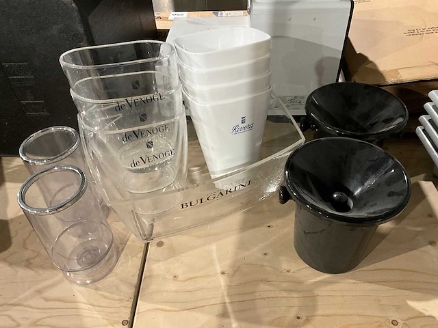 Partij wijnkoelers en proeverij emmers - afbeelding 1 van  2