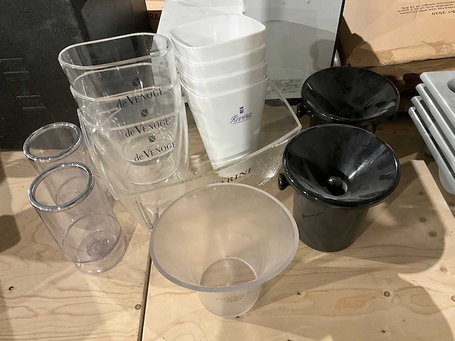 Partij wijnkoelers en proeverij emmers - afbeelding 2 van  2