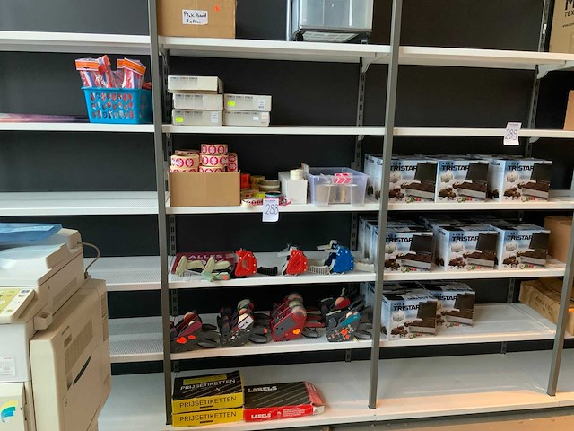 Partij winkel benodigdheden - afbeelding 1 van  6