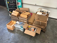 Partij winkel inventaris en inpakmateriaal - afbeelding 2 van  12