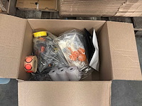 Partij winkel inventaris en inpakmateriaal - afbeelding 3 van  12