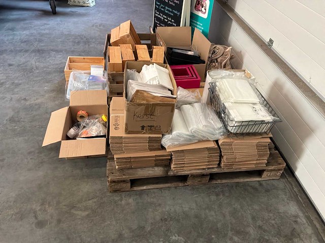 Partij winkel inventaris en inpakmateriaal - afbeelding 4 van  12