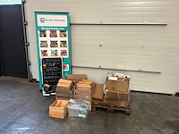 Partij winkel inventaris en inpakmateriaal - afbeelding 1 van  12