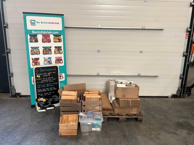 Partij winkel inventaris en inpakmateriaal - afbeelding 5 van  12