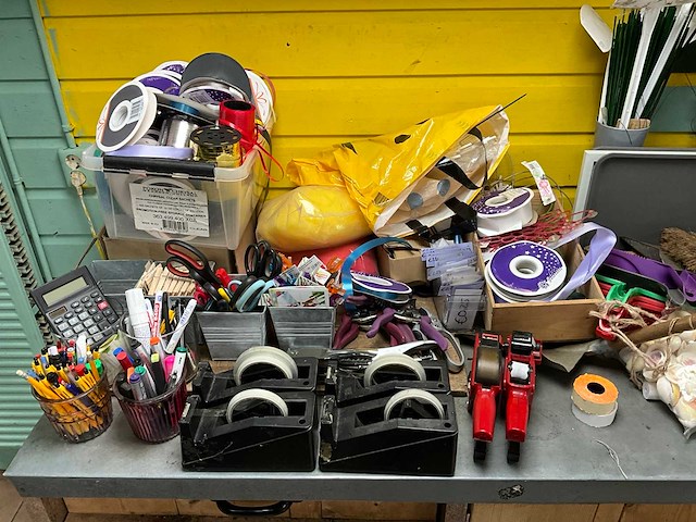 Partij winkelbenodigdheden - afbeelding 1 van  2