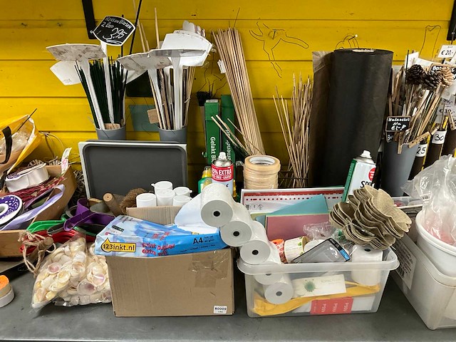 Partij winkelbenodigdheden - afbeelding 2 van  2