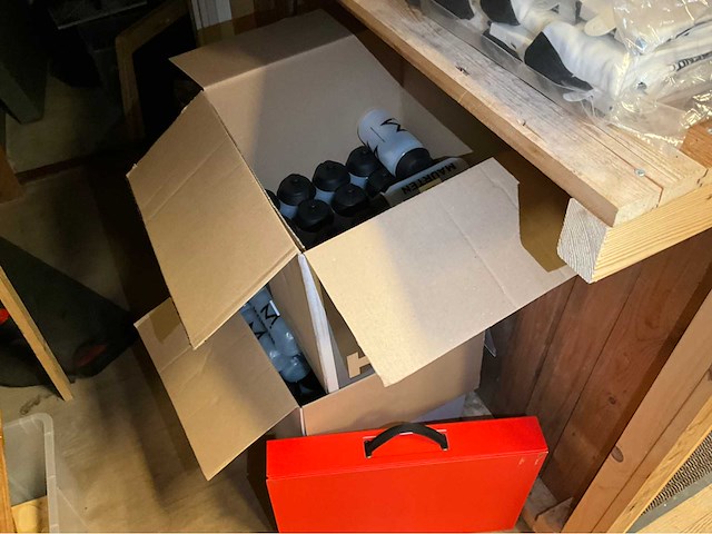 Partij winkelinventaris en fietsbenodigdheden - afbeelding 6 van  20