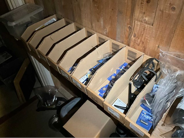 Partij winkelinventaris en fietsbenodigdheden - afbeelding 7 van  20