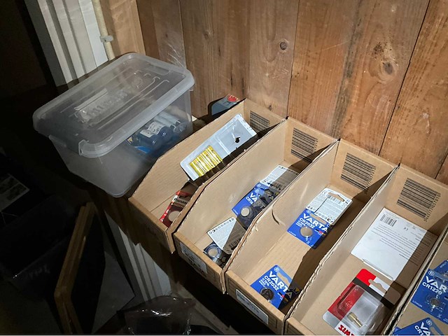 Partij winkelinventaris en fietsbenodigdheden - afbeelding 8 van  20