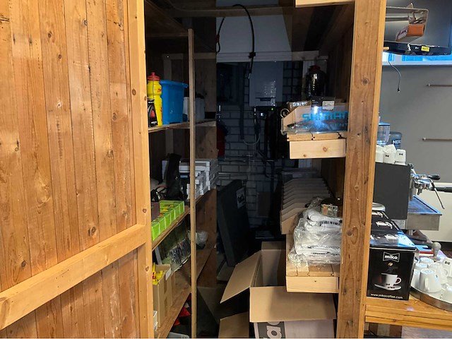 Partij winkelinventaris en fietsbenodigdheden - afbeelding 1 van  20