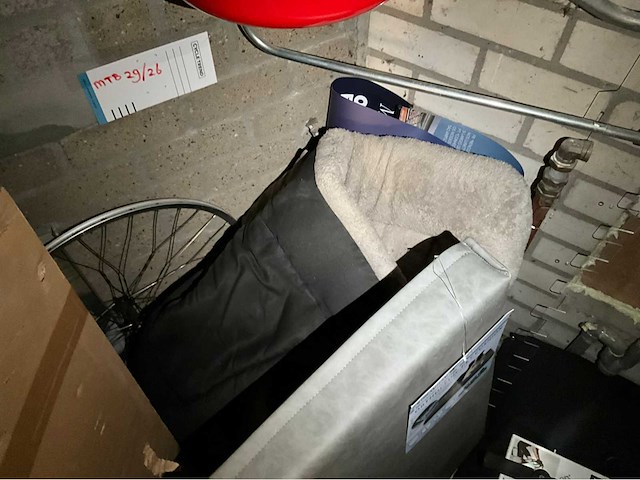 Partij winkelinventaris en fietsbenodigdheden - afbeelding 13 van  20