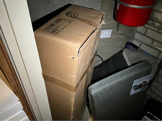 Partij winkelinventaris en fietsbenodigdheden - afbeelding 14 van  20