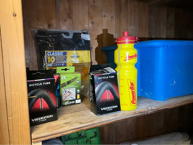 Partij winkelinventaris en fietsbenodigdheden - afbeelding 15 van  20