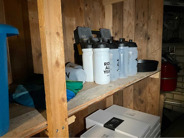 Partij winkelinventaris en fietsbenodigdheden - afbeelding 17 van  20