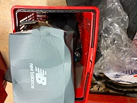Partij winkelinventaris en handelsgoederen, philips, goui, new balance en diversen - afbeelding 2 van  14