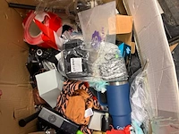 Partij winkelinventaris en handelsgoederen, philips, goui, new balance en diversen - afbeelding 3 van  14
