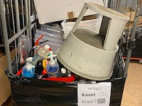 Partij winkelinventaris en handelsgoederen, spax, ti sento en diversen