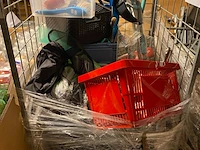 Partij winkelinventaris en partij handelsgoederen, philips, teva en diversen